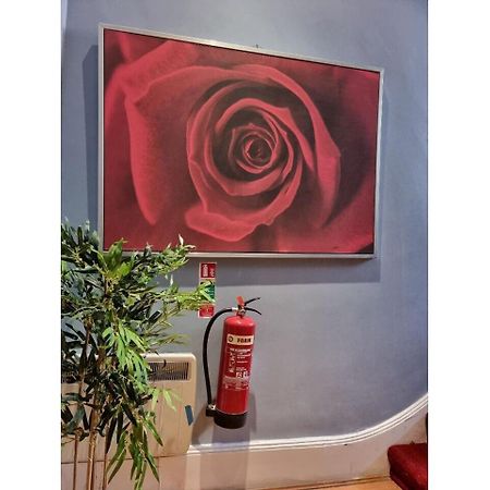 Apartamento F101-First Floor Flat Fits 3 Near Hyde Park Londres Exterior foto